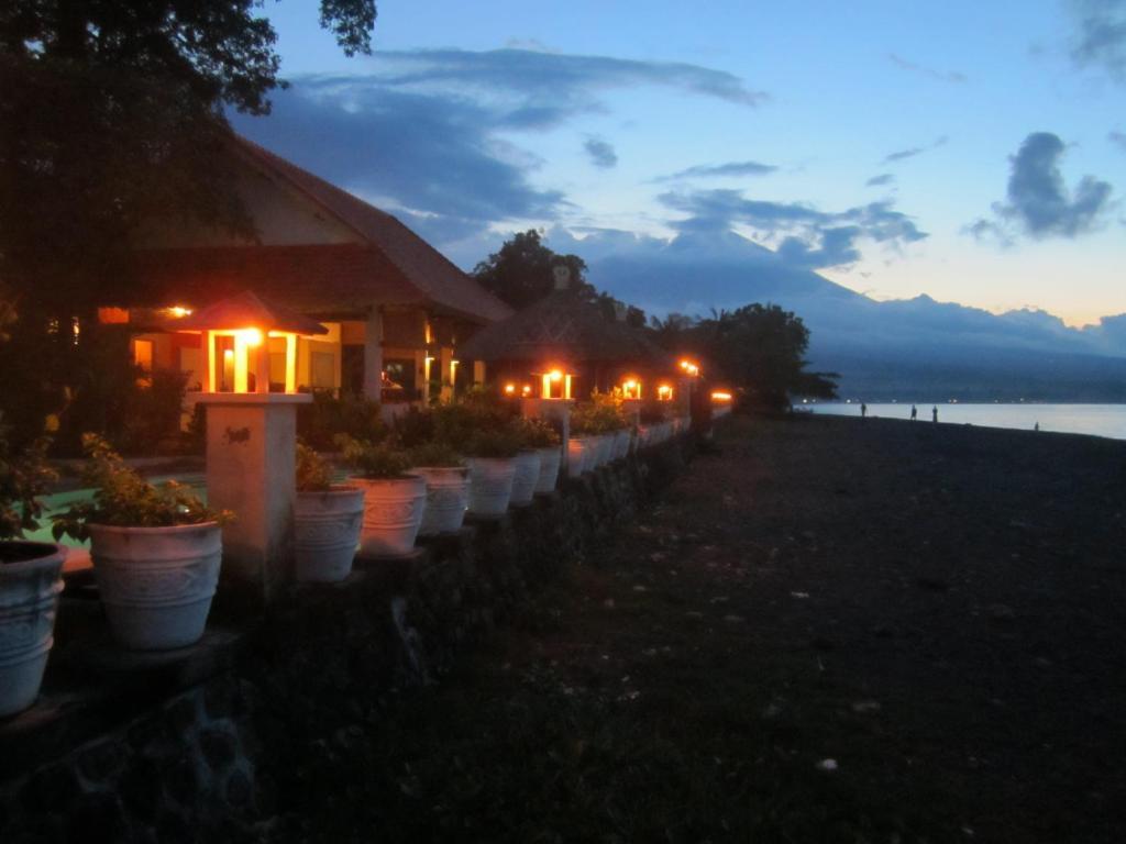 Kembali Beach Bungalows Amed Екстериор снимка